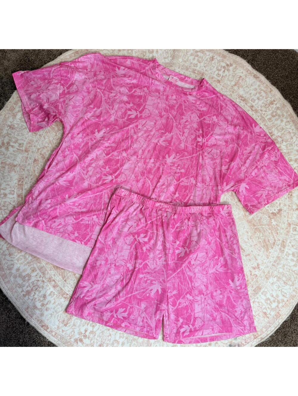 Hot pink camo lounge set by Cowgirl Couture Boutique 💖